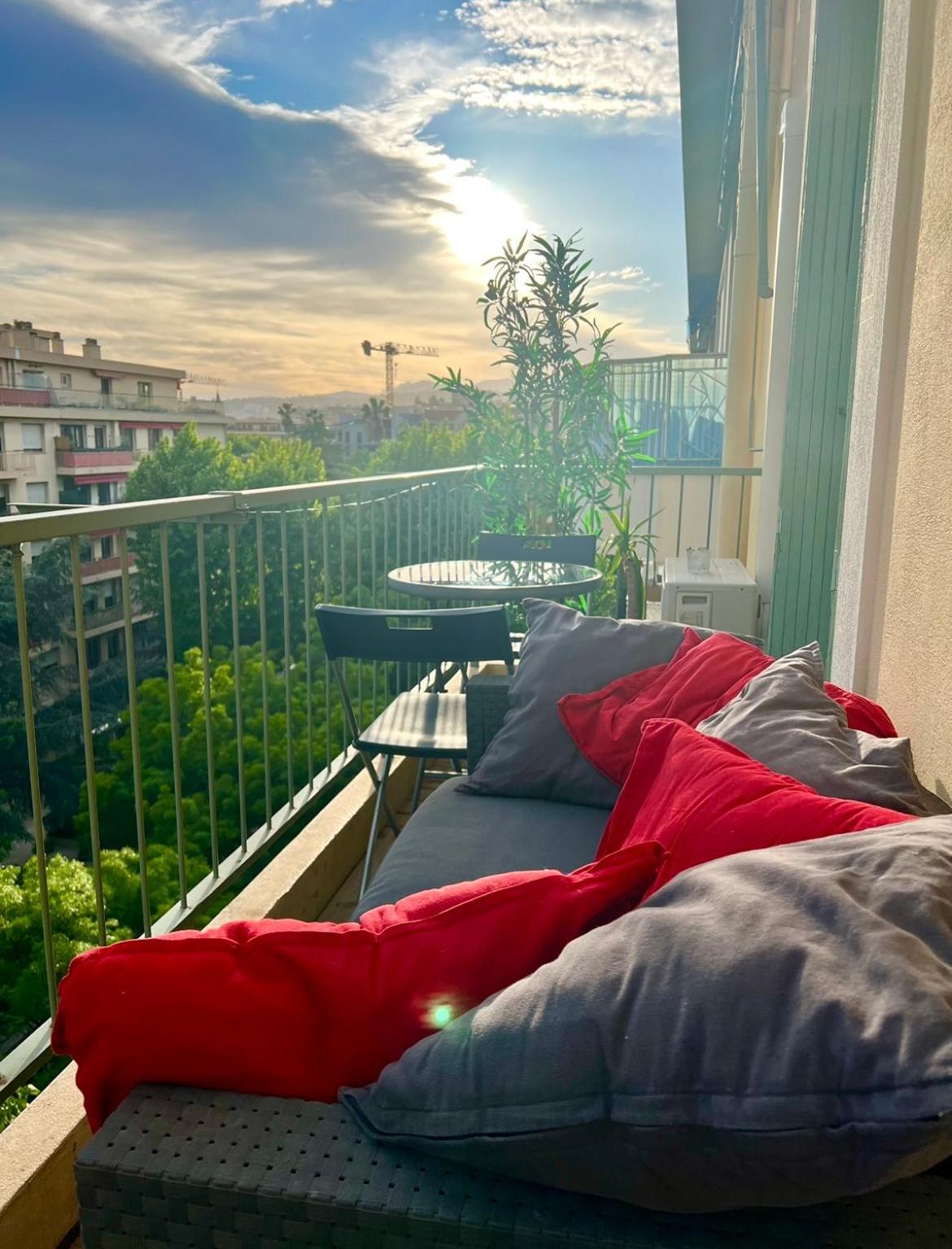Nice Le Port Apartment